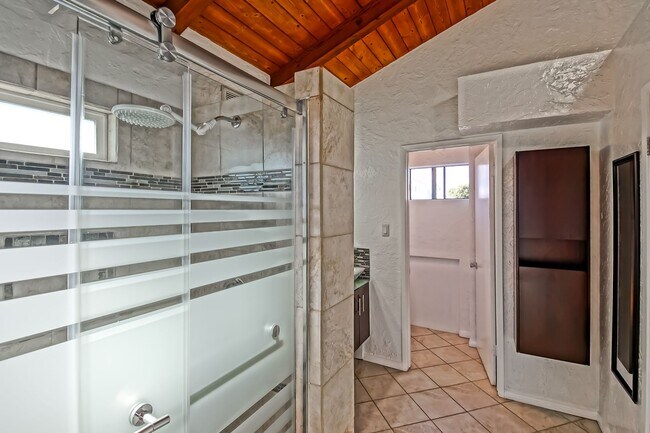 Building Photo - SPACIOUS & AIRY, GOLDEN TRIANGLE 4BR3BA HOME W/ CITY/MOUNTAIN VIEWS, OPEN & AIRY LIVING SPACE & S...