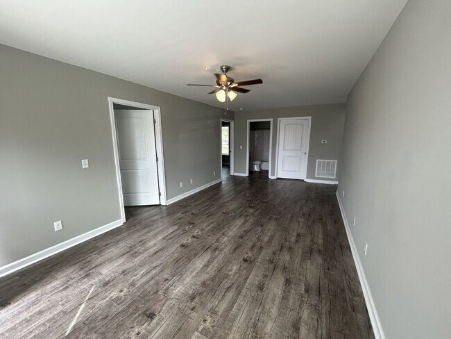 Building Photo - 2BD 2BA DUPLEX IN BAXTER