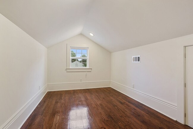 Building Photo - 2123 S Liberty St