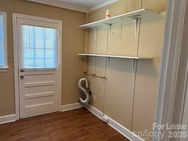 Building Photo - 324 E Rhodes St