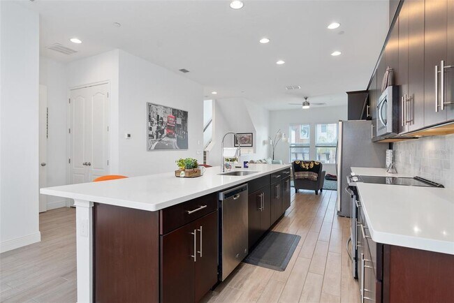 Building Photo - 8236 Elion St