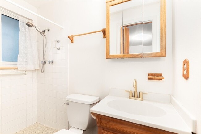 Building Photo - Vintage 5 bed Home in Green Mountain Estat...