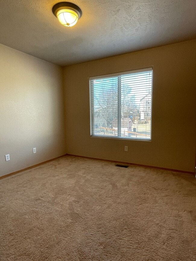 Building Photo - Spacious 4-Bedroom, 3-Bathroom House for Rent