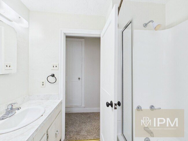 Building Photo - 44 N Main St