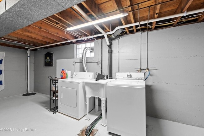 Building Photo - 726 Parkway Dr