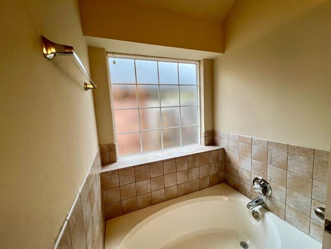 Building Photo - 2205 SW 93rd Pl