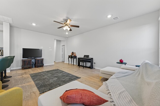 Building Photo - 6207 Trado Dr