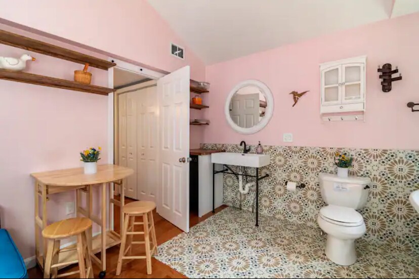 Building Photo - 7 Cushing Dr