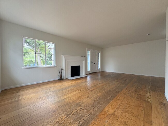 Building Photo - Charming 3-Bedroom Home on Embarcadero Road