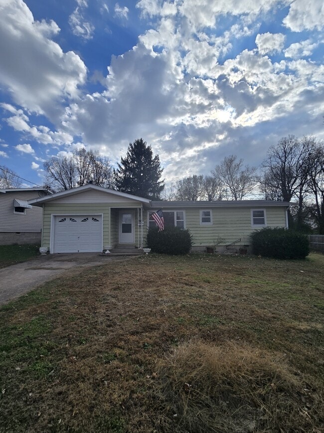 Primary Photo - 1320 E Livingston St