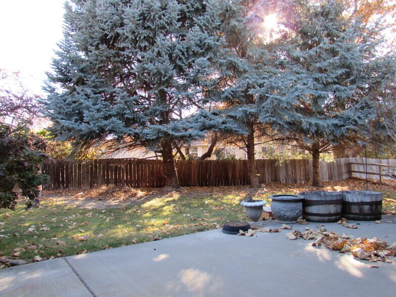 Building Photo - 2677 Cambridge Dr