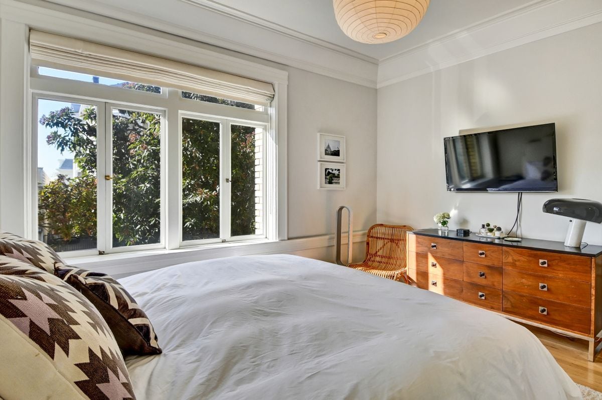 Building Photo - 2299 Sacramento St