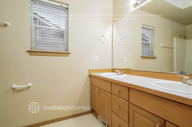 Building Photo - 10904 185th Ave E