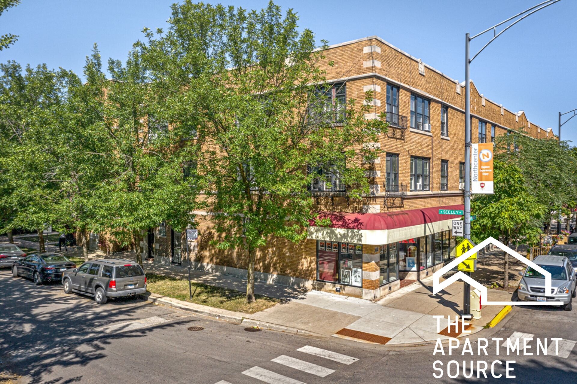 Building Photo - 2028 W Montrose Ave