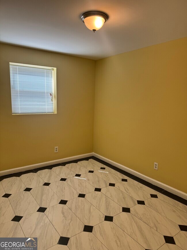 Building Photo - 400 Tunis Rd