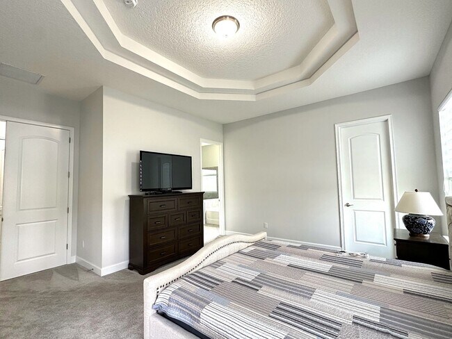 Building Photo - Fully Furnished, Stunning 4/4, Available I...