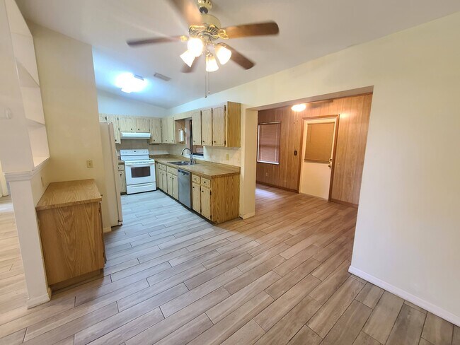 Building Photo - 510 Bahia Dr