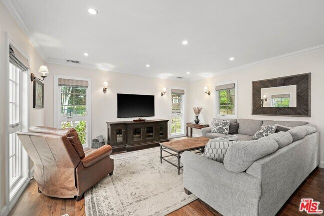 Building Photo - 15434 Sutton St