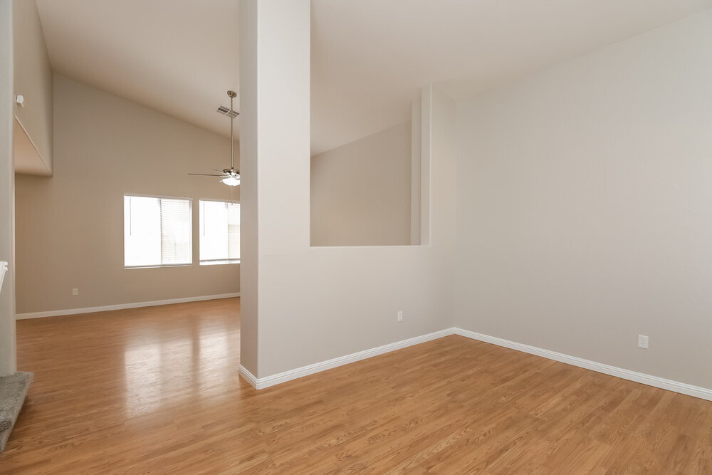 Building Photo - 668 E Colt Ct