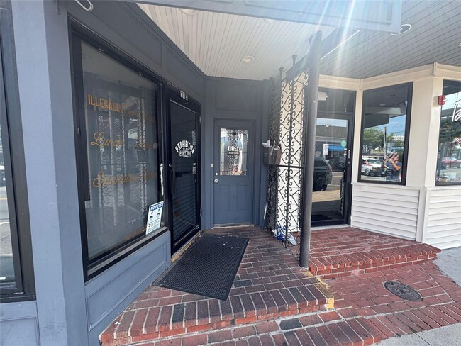 Primary Photo - 115 Main St