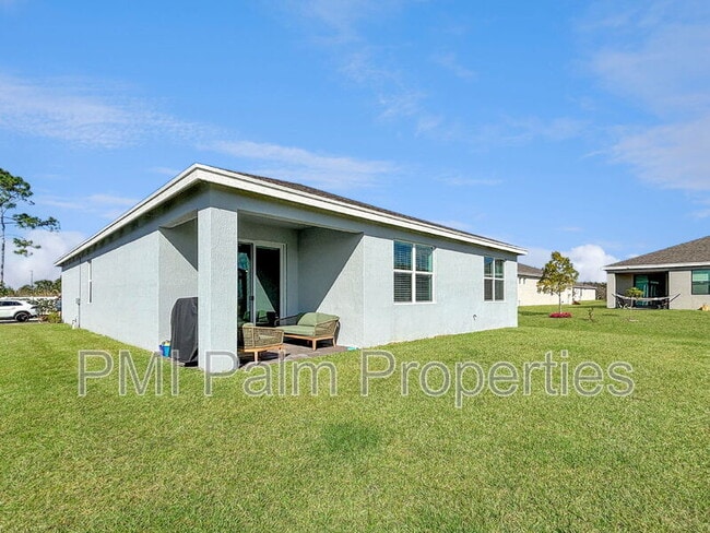 Building Photo - 5989 SE Sky Blue Cir
