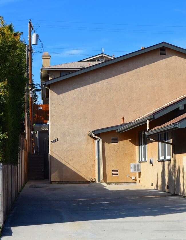 Building Photo - Downstairs North Park Apartment with Parking & Onsite Laundry!