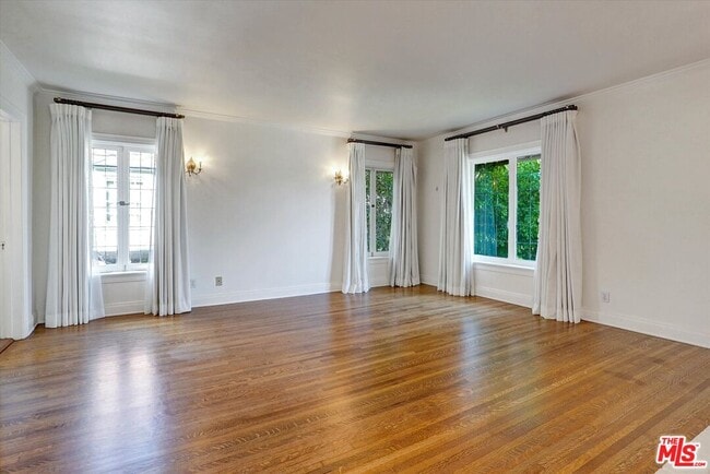 Building Photo - 165 N Las Palmas Ave