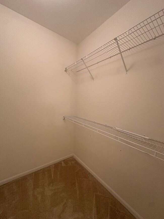 Building Photo - Spacious 2BR/2BA Townhome in Cobblestone F...