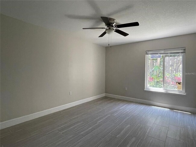 Building Photo - 586 Orange Dr