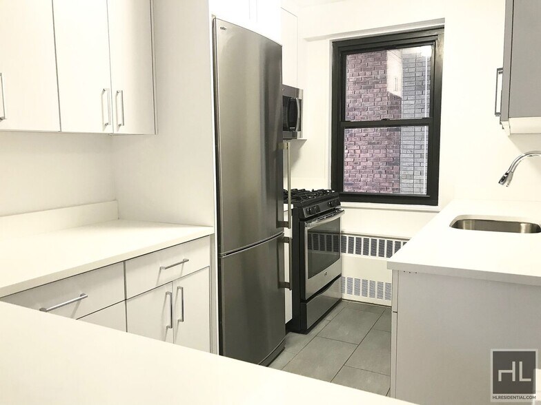 Building Photo - East 16th Street