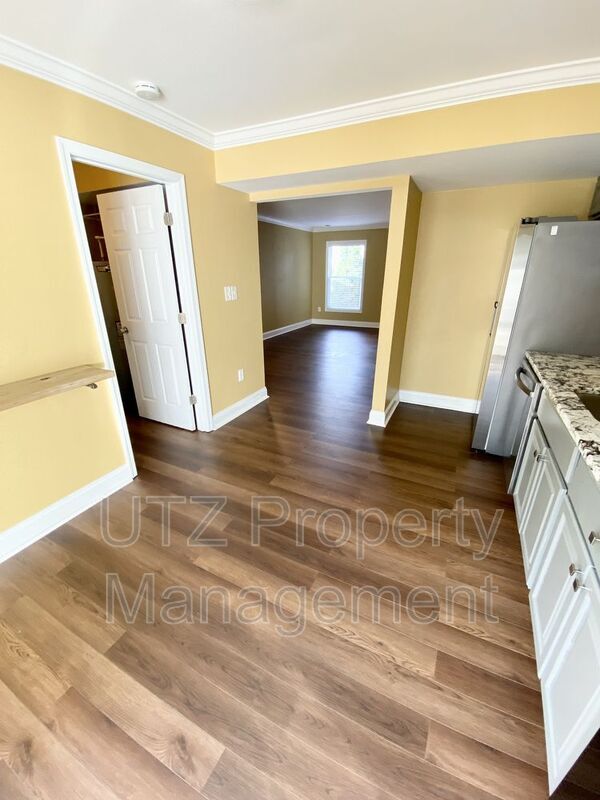 Building Photo - 538 Wellington Ct