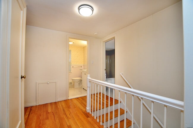 Building Photo - 19 Seneca Rd