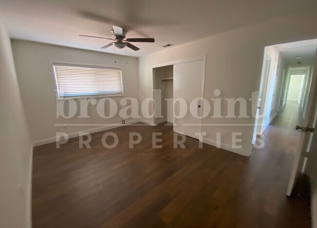 Building Photo - 30459 Rolling Hills Dr