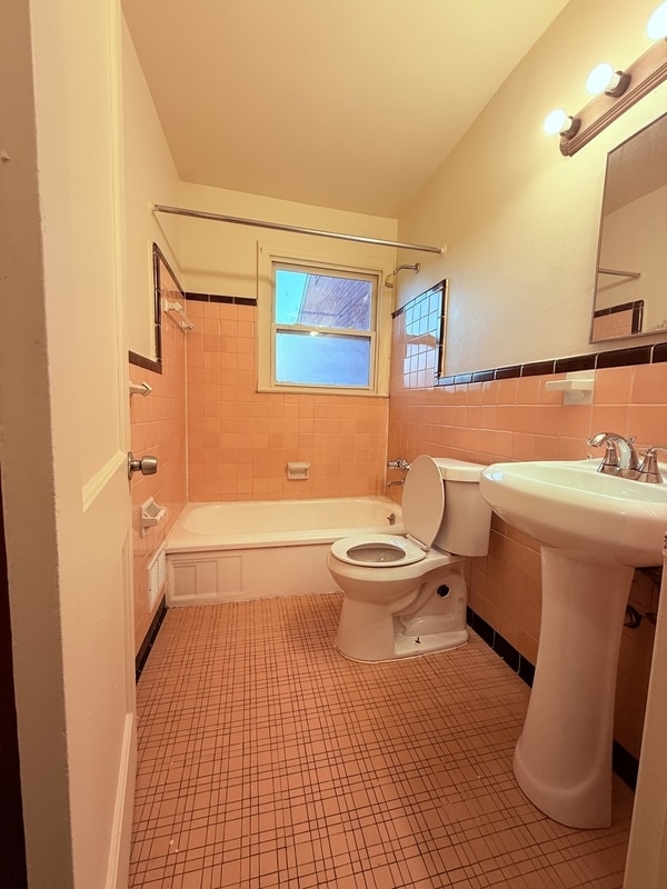 Building Photo - 9345 Rutherford St