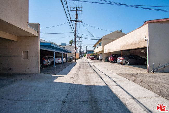 Building Photo - 1124 San Rafael Ave