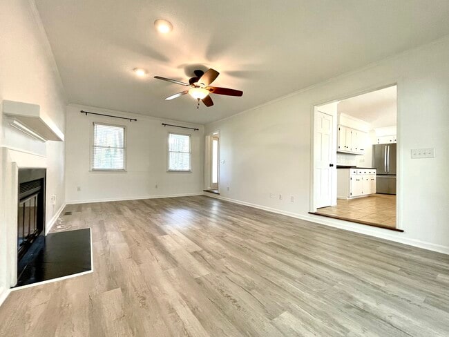 Building Photo - 117 Boxford Rd