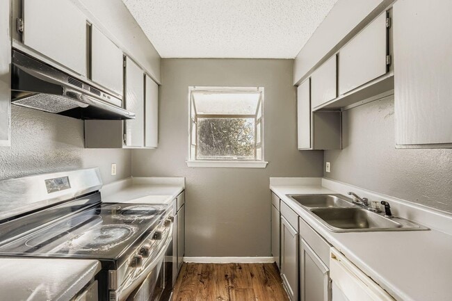 Building Photo - 1913 West Loop