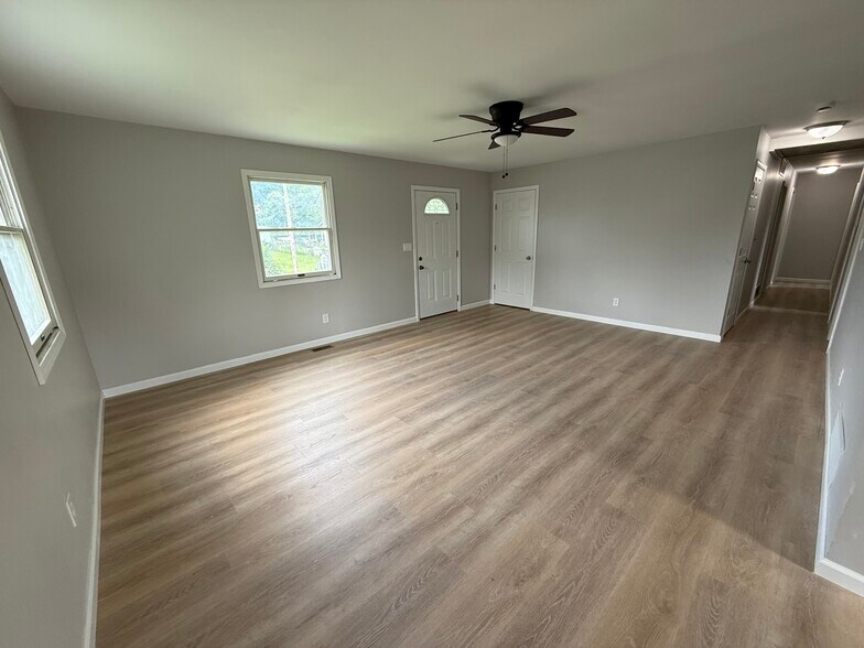 Building Photo - 663 Gibbard Ave