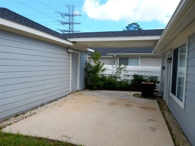 Building Photo - 18722 Atasca Oaks Dr