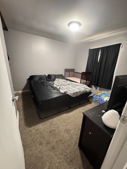 Main bedroom - 2915 Parsons Ave