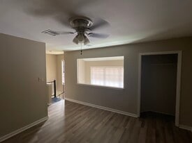Building Photo - 107 Coulee Dr