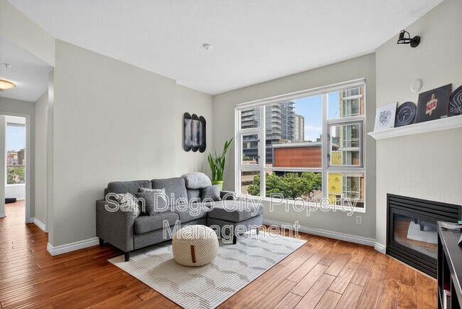 Primary Photo - 1240 India St