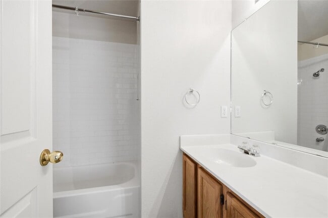 Building Photo - 14704 Yora Dr