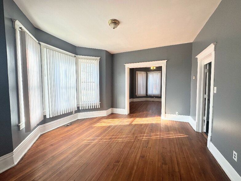 Building Photo - 10921 S Wabash Ave