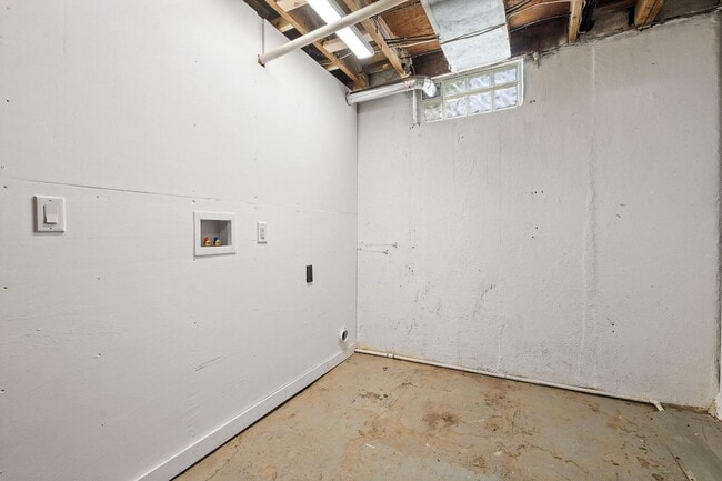 Building Photo - 110 S Bromfield Rd