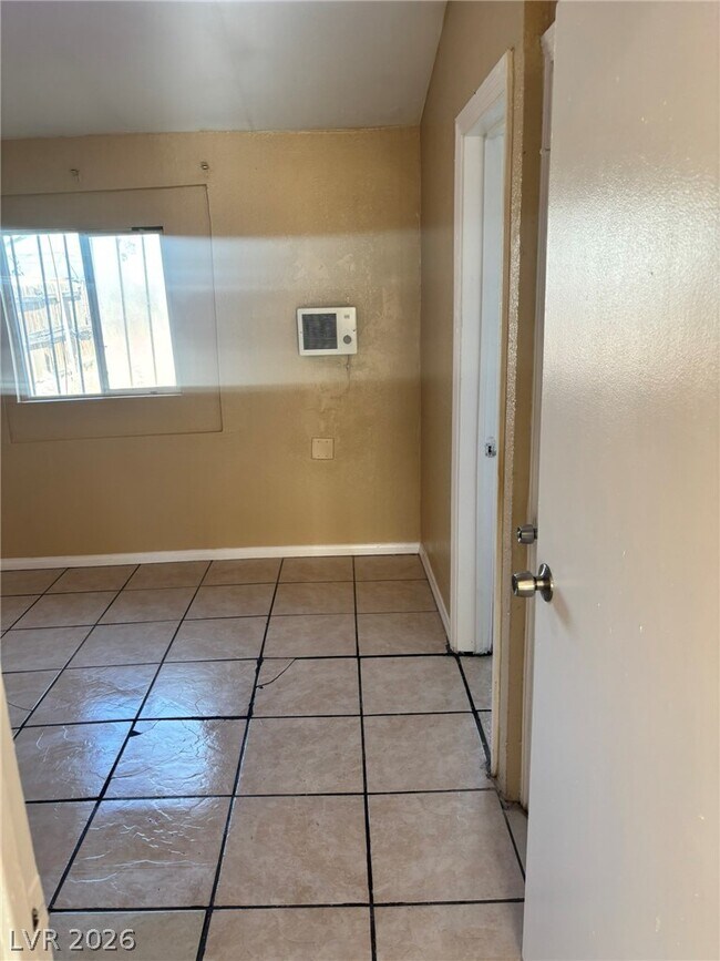 Building Photo - 1118 Laurel Ave