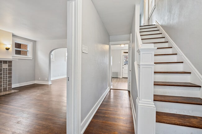 Building Photo - 139 Sumner Ave