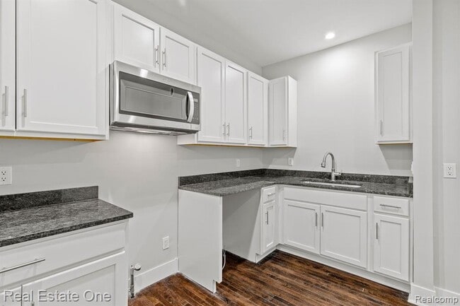 Building Photo - 2282 Belvidere St