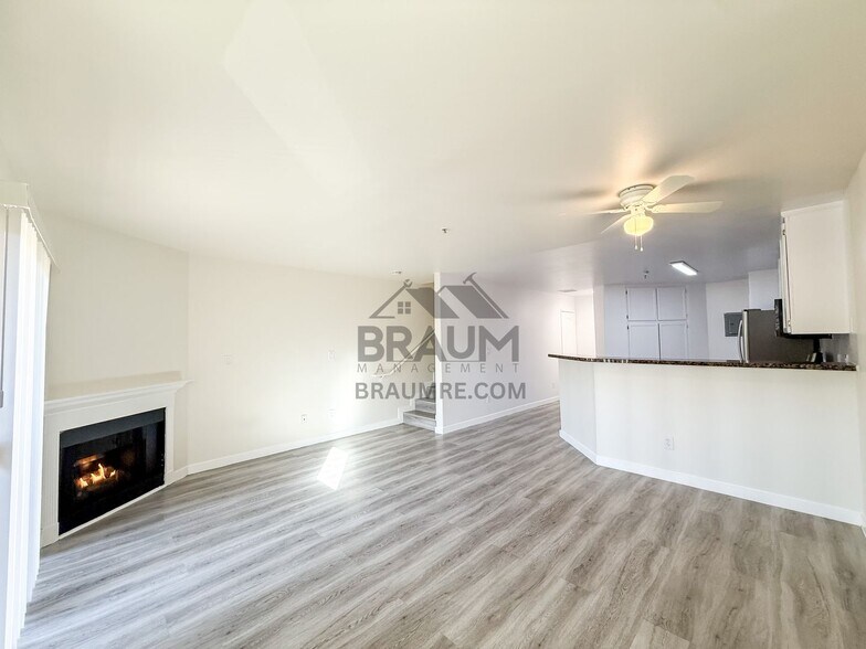 Building Photo - 7323 Winnetka Ave