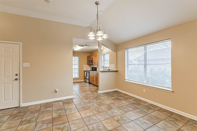 Building Photo - 10926 Waterview Cir